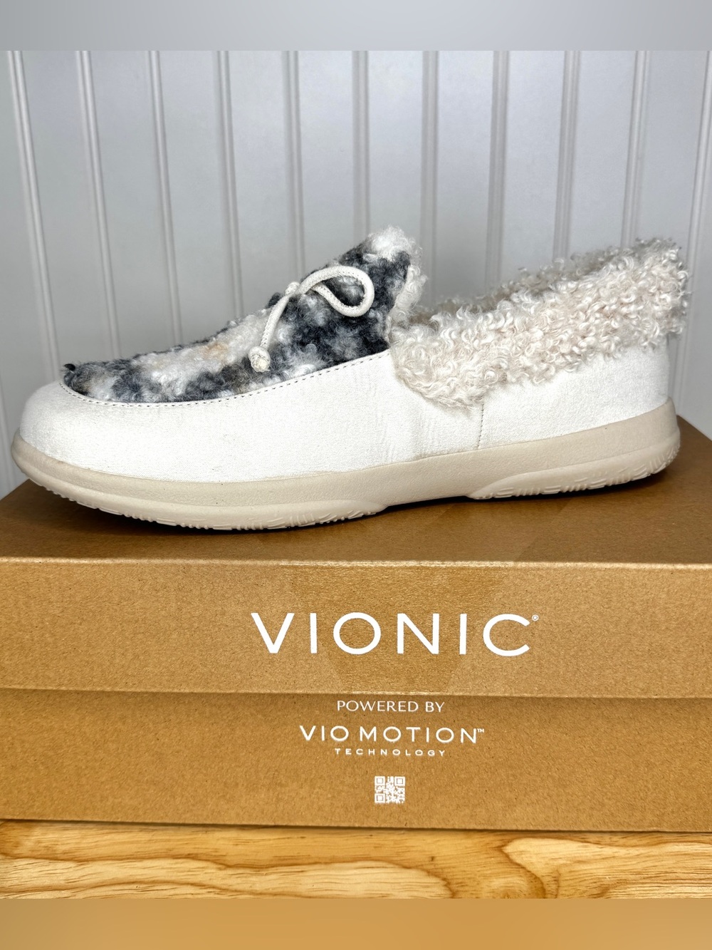 Vionic Slippers Claribel Cream Plaid Vio Motion Moccasin Womens 9.5W New In Box
